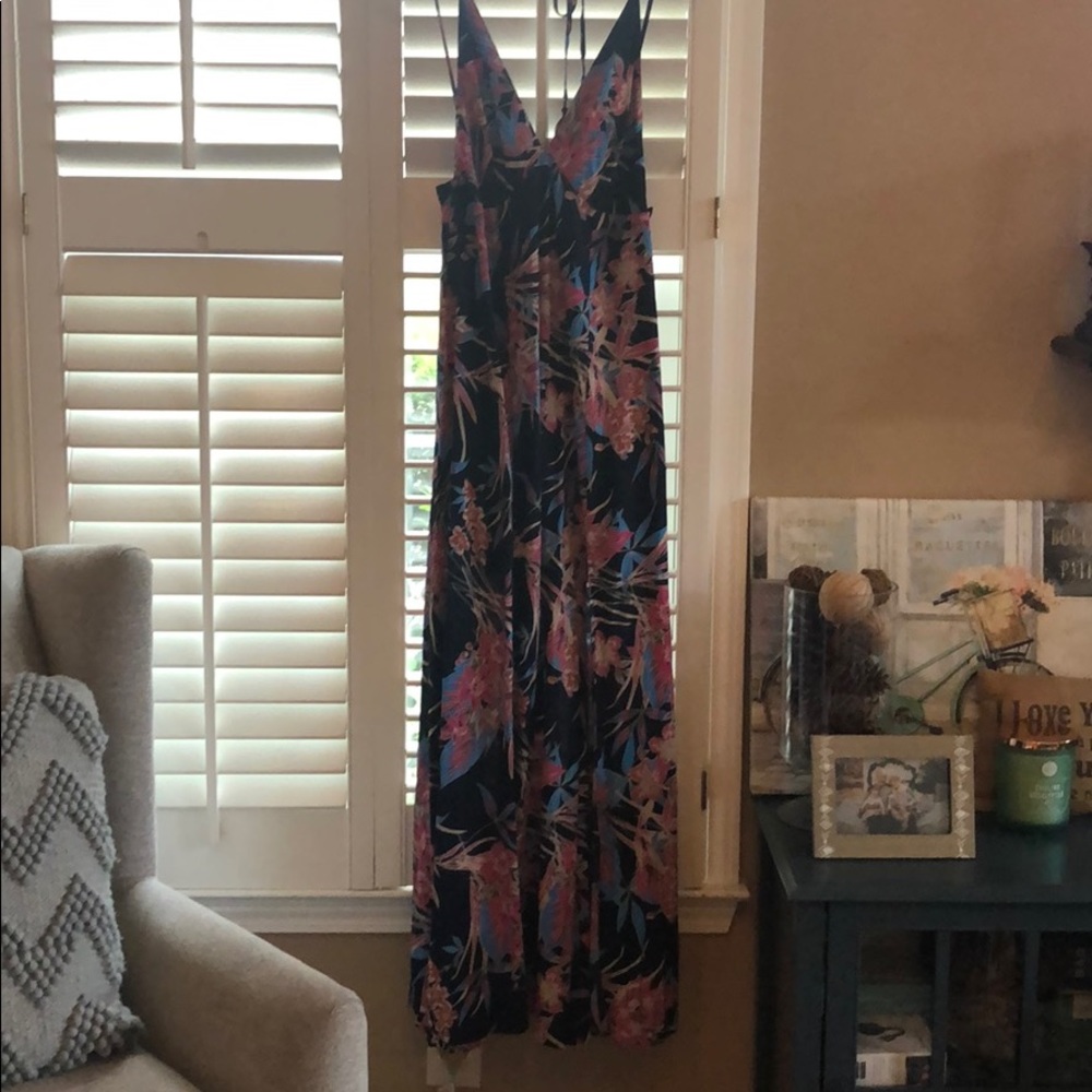 Chiffon dress with front slit